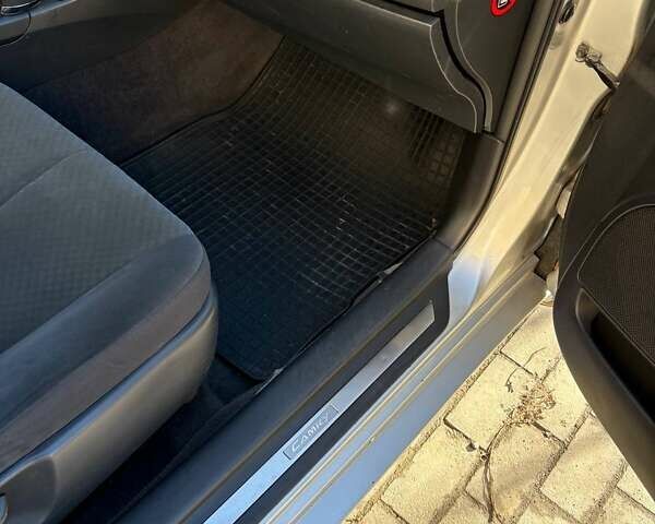 Сірий Тойота Камрі, об'ємом двигуна 2.36 л та пробігом 319 тис. км за 7900 $, фото 11 на Automoto.ua