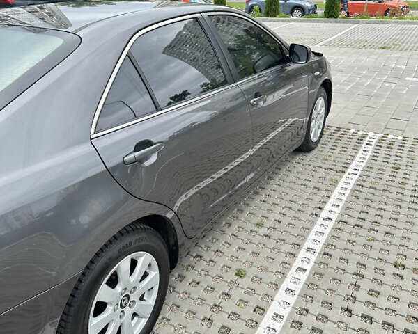 Серый Тойота Камри, объемом двигателя 3.5 л и пробегом 265 тыс. км за 10500 $, фото 6 на Automoto.ua