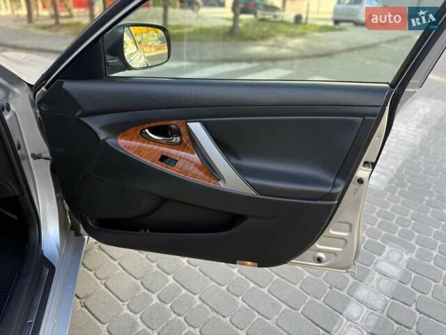 Серый Тойота Камри, объемом двигателя 3.46 л и пробегом 320 тыс. км за 7200 $, фото 10 на Automoto.ua