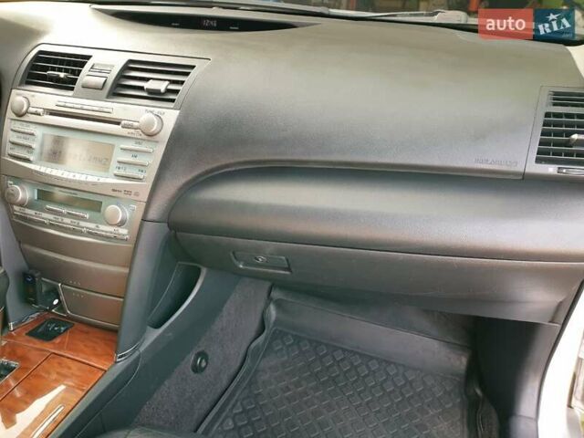 Серый Тойота Камри, объемом двигателя 3.5 л и пробегом 274 тыс. км за 10200 $, фото 8 на Automoto.ua