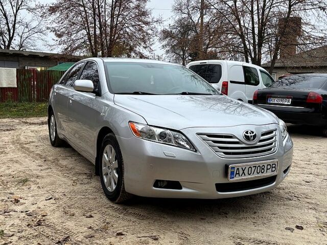 Серый Тойота Камри, объемом двигателя 2.4 л и пробегом 240 тыс. км за 7700 $, фото 3 на Automoto.ua