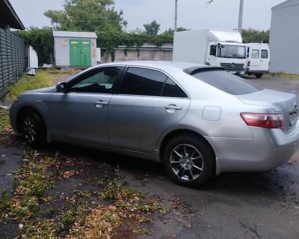 Серый Тойота Камри, объемом двигателя 2.4 л и пробегом 230 тыс. км за 8500 $, фото 68 на Automoto.ua