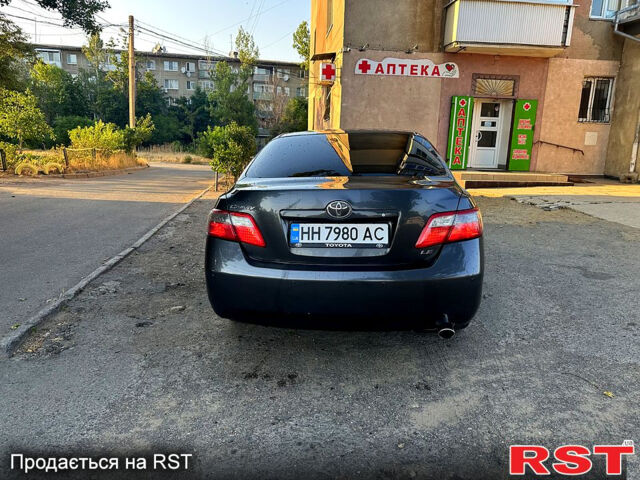 Серый Тойота Камри, объемом двигателя 2.4 л и пробегом 200 тыс. км за 7000 $, фото 3 на Automoto.ua