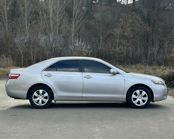 Сірий Тойота Камрі, об'ємом двигуна 2.4 л та пробігом 191 тис. км за 8300 $, фото 3 на Automoto.ua