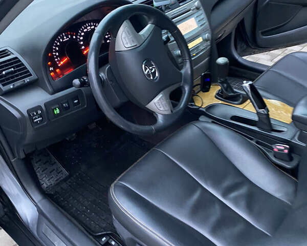 Серый Тойота Камри, объемом двигателя 2.4 л и пробегом 240 тыс. км за 7600 $, фото 2 на Automoto.ua