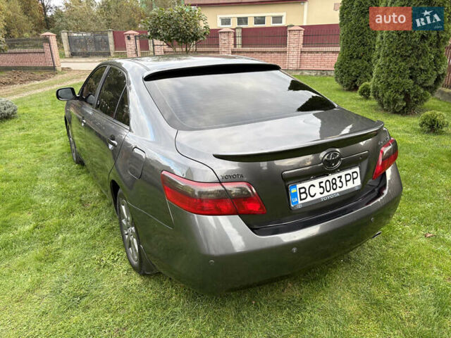 Сірий Тойота Камрі, об'ємом двигуна 2.4 л та пробігом 300 тис. км за 7700 $, фото 5 на Automoto.ua