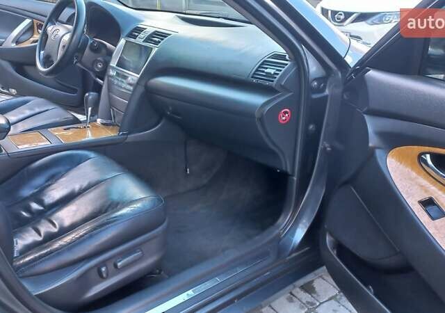 Серый Тойота Камри, объемом двигателя 2.36 л и пробегом 305 тыс. км за 7800 $, фото 44 на Automoto.ua