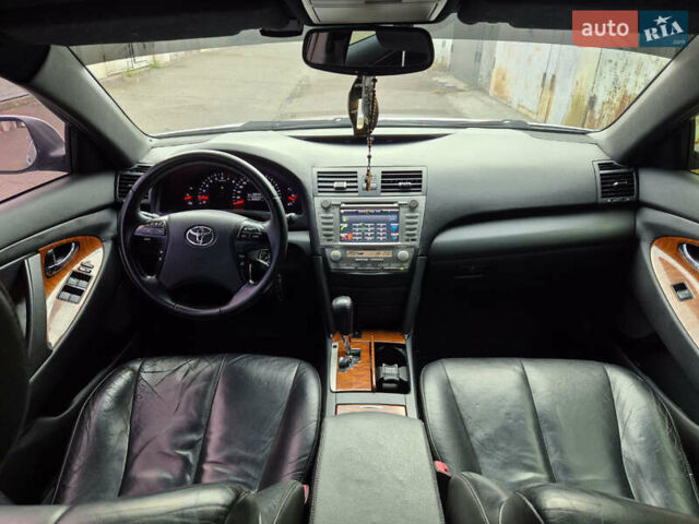 Серый Тойота Камри, объемом двигателя 3.46 л и пробегом 305 тыс. км за 8500 $, фото 17 на Automoto.ua