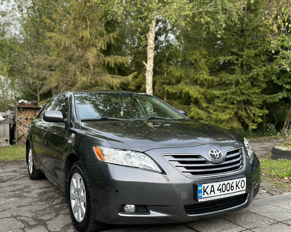 Серый Тойота Камри, объемом двигателя 2.4 л и пробегом 220 тыс. км за 8700 $, фото 31 на Automoto.ua