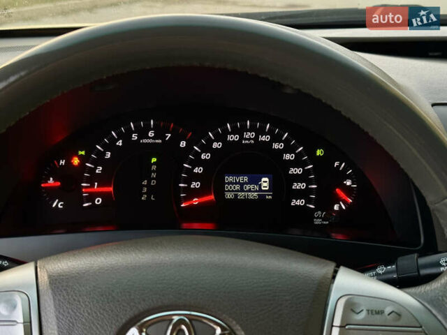 Серый Тойота Камри, объемом двигателя 2.36 л и пробегом 221 тыс. км за 7999 $, фото 30 на Automoto.ua