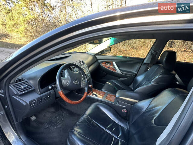 Серый Тойота Камри, объемом двигателя 3.46 л и пробегом 262 тыс. км за 9300 $, фото 17 на Automoto.ua