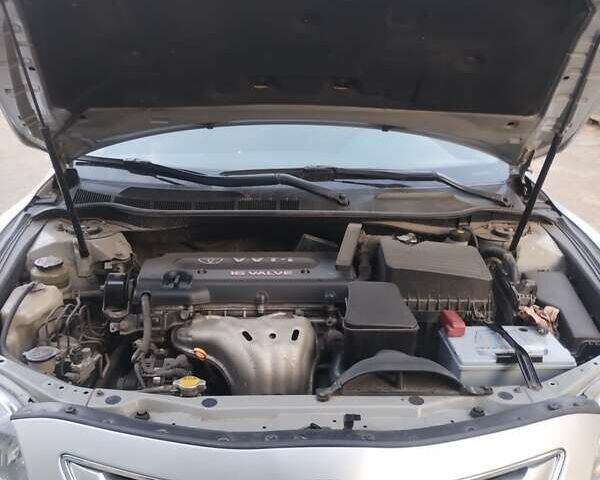 Серый Тойота Камри, объемом двигателя 2.4 л и пробегом 230 тыс. км за 8500 $, фото 41 на Automoto.ua