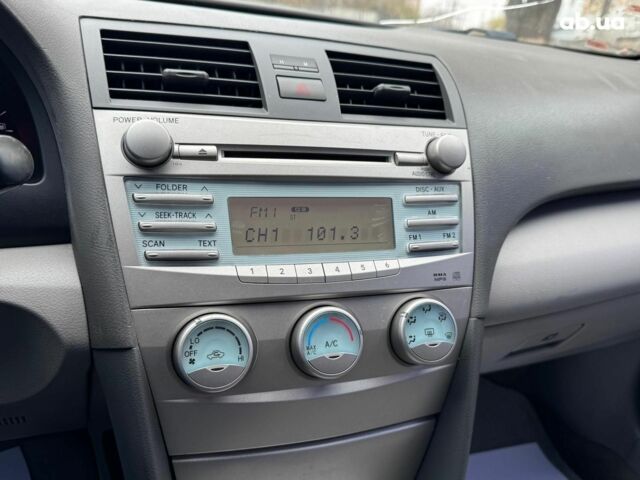 Серый Тойота Камри, объемом двигателя 2.4 л и пробегом 225 тыс. км за 7490 $, фото 23 на Automoto.ua