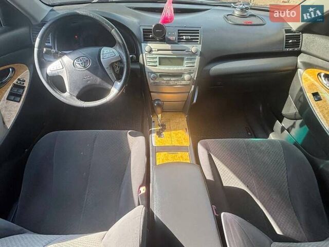 Серый Тойота Камри, объемом двигателя 2.4 л и пробегом 238 тыс. км за 9100 $, фото 8 на Automoto.ua