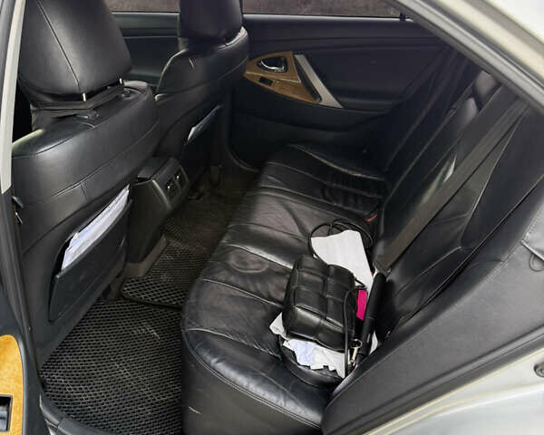 Серый Тойота Камри, объемом двигателя 2.4 л и пробегом 311 тыс. км за 7700 $, фото 12 на Automoto.ua