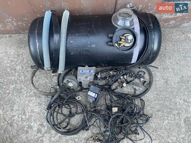 Серый Тойота Камри, объемом двигателя 3.5 л и пробегом 379 тыс. км за 10200 $, фото 32 на Automoto.ua