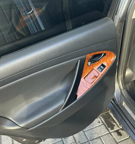 Серый Тойота Камри, объемом двигателя 3.46 л и пробегом 370 тыс. км за 9999 $, фото 9 на Automoto.ua