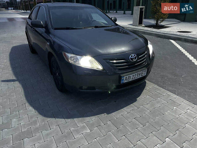 Сірий Тойота Камрі, об'ємом двигуна 2.4 л та пробігом 270 тис. км за 8200 $, фото 1 на Automoto.ua