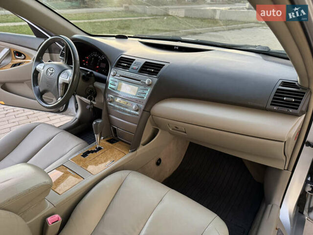 Серый Тойота Камри, объемом двигателя 2.36 л и пробегом 221 тыс. км за 7999 $, фото 38 на Automoto.ua