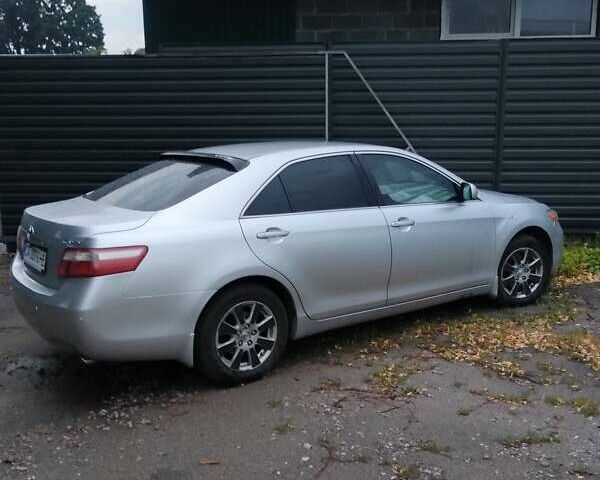 Серый Тойота Камри, объемом двигателя 2.4 л и пробегом 230 тыс. км за 8500 $, фото 65 на Automoto.ua