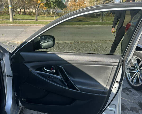 Сірий Тойота Камрі, об'ємом двигуна 2.36 л та пробігом 362 тис. км за 6800 $, фото 7 на Automoto.ua