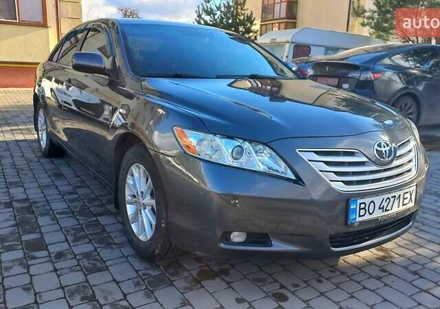 Серый Тойота Камри, объемом двигателя 2.36 л и пробегом 305 тыс. км за 7800 $, фото 31 на Automoto.ua