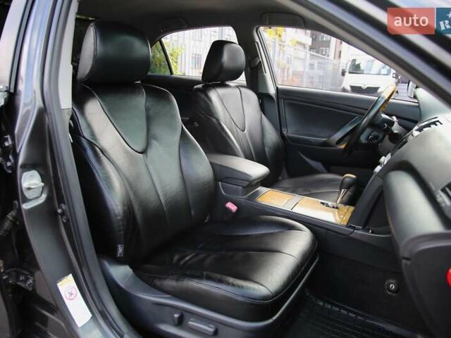 Серый Тойота Камри, объемом двигателя 3.5 л и пробегом 231 тыс. км за 10000 $, фото 9 на Automoto.ua