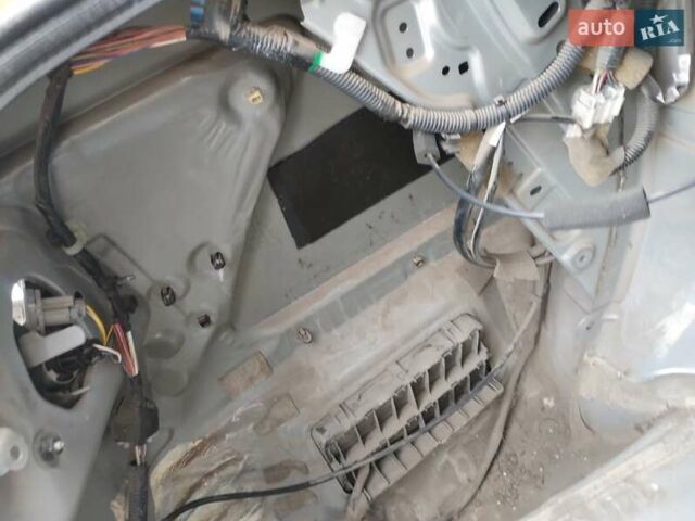 Серый Тойота Камри, объемом двигателя 2.4 л и пробегом 230 тыс. км за 8500 $, фото 59 на Automoto.ua