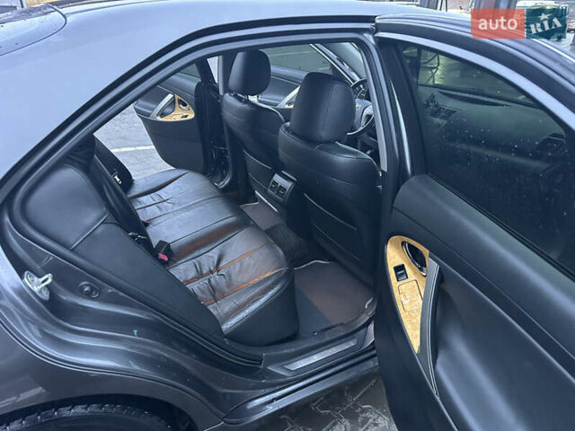 Сірий Тойота Камрі, об'ємом двигуна 2.36 л та пробігом 232 тис. км за 8600 $, фото 9 на Automoto.ua