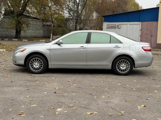 Серый Тойота Камри, объемом двигателя 2.4 л и пробегом 225 тыс. км за 7490 $, фото 1 на Automoto.ua