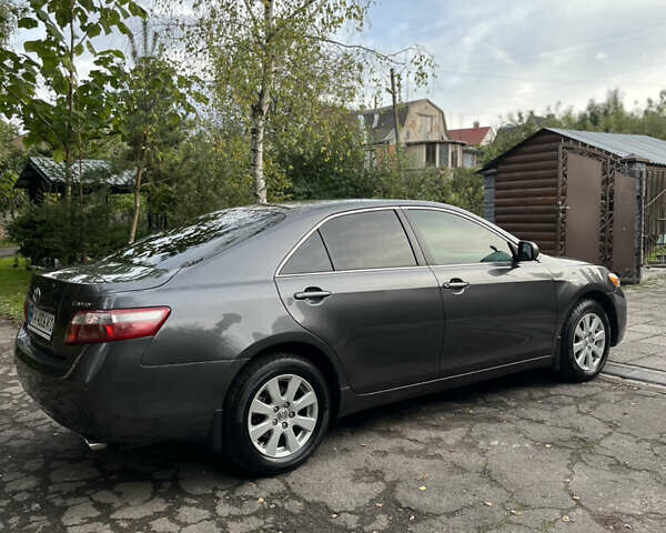 Серый Тойота Камри, объемом двигателя 2.4 л и пробегом 220 тыс. км за 8700 $, фото 22 на Automoto.ua