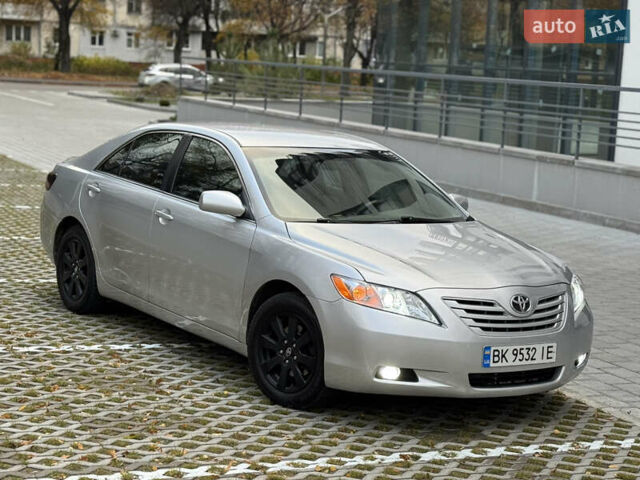 Серый Тойота Камри, объемом двигателя 2.36 л и пробегом 298 тыс. км за 6500 $, фото 4 на Automoto.ua