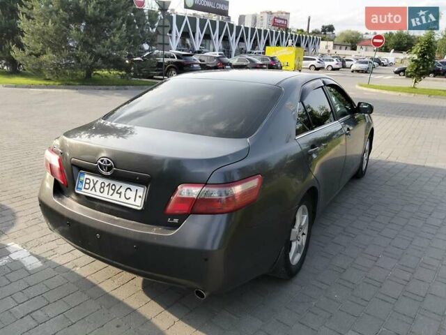 Сірий Тойота Камрі, об'ємом двигуна 2.4 л та пробігом 260 тис. км за 8500 $, фото 2 на Automoto.ua