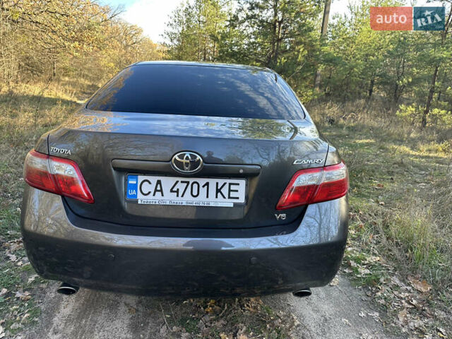 Серый Тойота Камри, объемом двигателя 3.46 л и пробегом 262 тыс. км за 9300 $, фото 4 на Automoto.ua