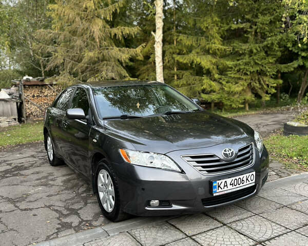 Серый Тойота Камри, объемом двигателя 2.4 л и пробегом 220 тыс. км за 8700 $, фото 37 на Automoto.ua
