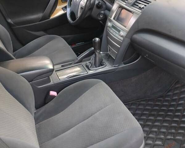 Серый Тойота Камри, объемом двигателя 2.4 л и пробегом 230 тыс. км за 8500 $, фото 56 на Automoto.ua