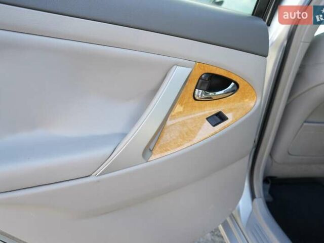 Серый Тойота Камри, объемом двигателя 3.46 л и пробегом 428 тыс. км за 10000 $, фото 16 на Automoto.ua