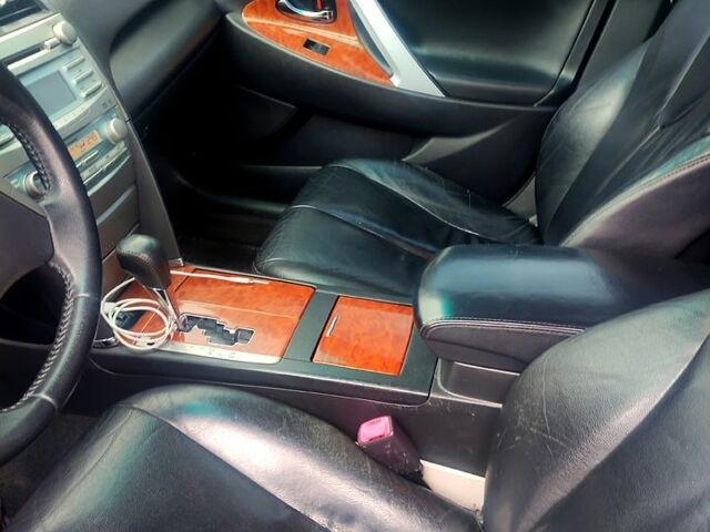 Серый Тойота Камри, объемом двигателя 2.4 л и пробегом 225 тыс. км за 8500 $, фото 3 на Automoto.ua