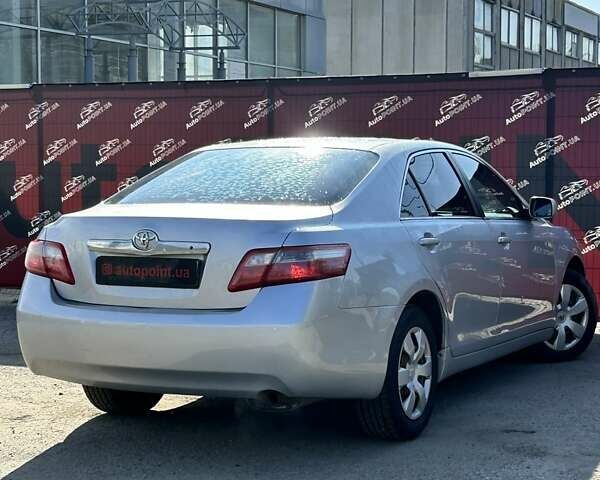 Серый Тойота Камри, объемом двигателя 2.36 л и пробегом 192 тыс. км за 7850 $, фото 6 на Automoto.ua