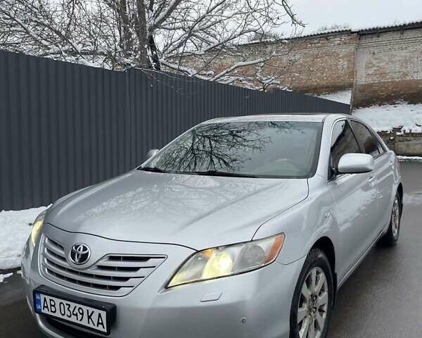 Сірий Тойота Камрі, об'ємом двигуна 3.5 л та пробігом 320 тис. км за 8400 $, фото 1 на Automoto.ua