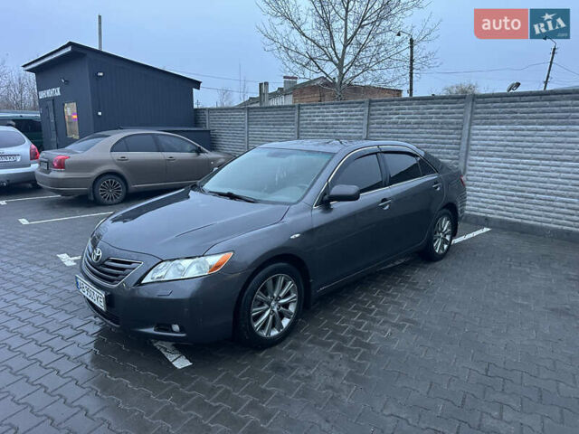 Сірий Тойота Камрі, об'ємом двигуна 2.36 л та пробігом 232 тис. км за 8600 $, фото 1 на Automoto.ua
