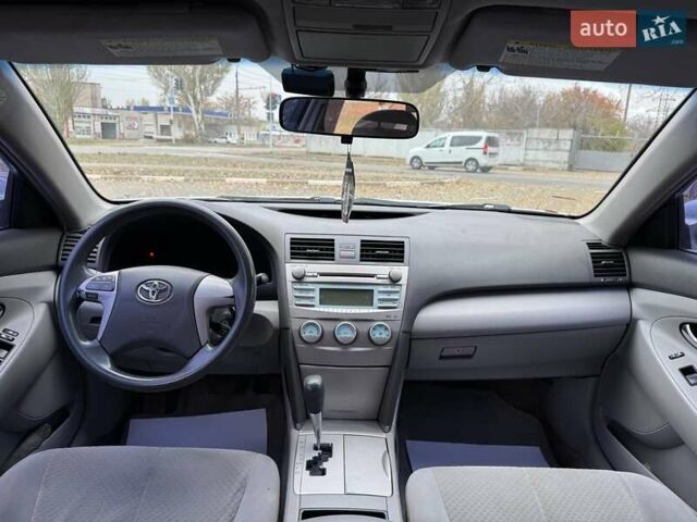 Серый Тойота Камри, объемом двигателя 2.4 л и пробегом 225 тыс. км за 7490 $, фото 16 на Automoto.ua