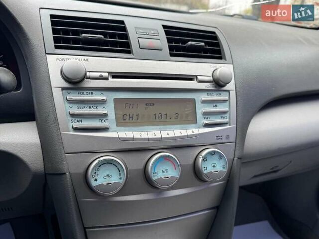 Серый Тойота Камри, объемом двигателя 2.4 л и пробегом 225 тыс. км за 7490 $, фото 23 на Automoto.ua