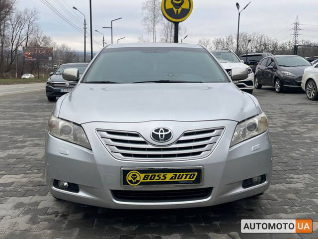 Серый Тойота Камри, объемом двигателя 2.4 л и пробегом 315 тыс. км за 8300 $, фото 1 на Automoto.ua