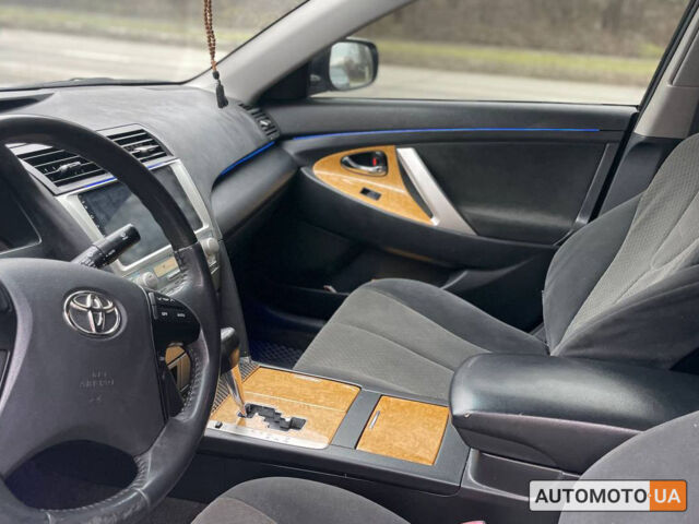 Серый Тойота Камри, объемом двигателя 2.4 л и пробегом 315 тыс. км за 8300 $, фото 10 на Automoto.ua