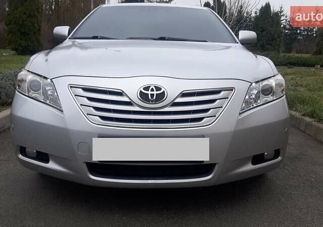Серый Тойота Камри, объемом двигателя 2.4 л и пробегом 193 тыс. км за 10700 $, фото 3 на Automoto.ua