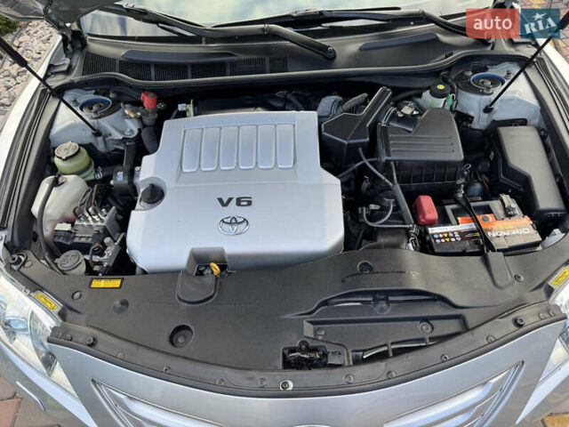 Серый Тойота Камри, объемом двигателя 3.46 л и пробегом 289 тыс. км за 9300 $, фото 12 на Automoto.ua