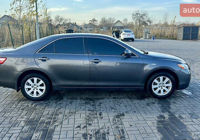 Серый Тойота Камри, объемом двигателя 3.46 л и пробегом 370 тыс. км за 9999 $, фото 5 на Automoto.ua