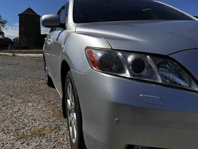 Серый Тойота Камри, объемом двигателя 2.4 л и пробегом 281 тыс. км за 10000 $, фото 2 на Automoto.ua