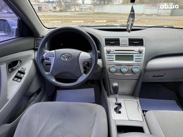 Серый Тойота Камри, объемом двигателя 2.4 л и пробегом 225 тыс. км за 7490 $, фото 15 на Automoto.ua